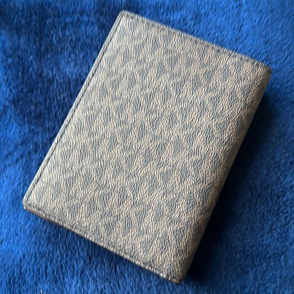 Michael Kors Bedford Passport Case/Travel Wallet - Picture 3 of 5